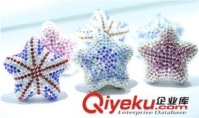 DAD鑲鉆五角星風口香水 鑲鉆五角星汽車飾品 水晶鉆海星風口香膏-饒平縣海山路士達汽車裝飾用品經營部提供DAD鑲鉆五角星風口香水 鑲鉆五角星汽車飾品 水晶鉆海星風口香膏的相關介紹、產品、服務、圖片、價格饒平縣海山路士達汽車裝飾用品經營部、汽車防爆膜;汽車改裝件;LED燈;汽車飾品;汽車香水;車載小電器;車衣